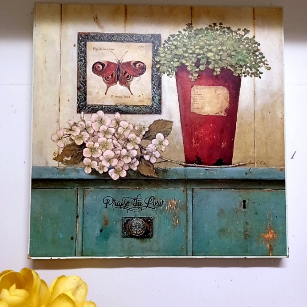 PRAISE THE LORD' Floral Butterfly Distressed Wall Art EUC